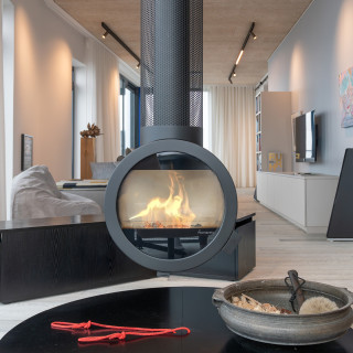 
𝗣𝗘𝗡𝗧𝗛𝗢𝗨𝗦𝗘 𝗟𝗜𝗩𝗜𝗡𝗚 𝗥𝗢𝗢𝗠
Was gibt es schöneres bei Schietwetter vor dem Kamin zu kuscheln und den Blick in die graue Tristess schweifen zu lassen.
What could be nicer than snuggling up in front of the fireplace in bad weather and letting your gaze wander into the gray dreariness?
Design by Kitzig Interior Design
#kitzigdesignstudios #kitziginteriordesign #interiordesign #designconcept #interior #lifestyle #luxury #project #relax #luxurylifestyle #architecture #penthouse #penthousedesign #privat #luxuryliving #livingroom #openhouse #luxuryhomes #realestate #dreamhome #newhome