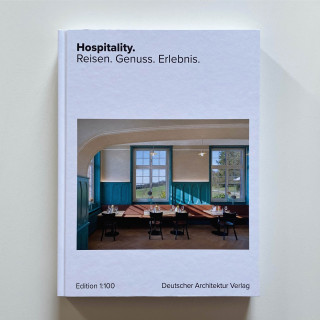 
𝗛𝗢𝗦𝗣𝗜𝗧𝗔𝗟𝗜𝗧𝗬
Reisen. Genuss. Erlebnis.
Wir freuen uns über die Veröffentlichung des Projekts: Grand Tirolia Kitzbühel in der Reihe Edition 1:100 des Deutschen Architekturverlags.
@deutscherarchitekturverlag
www.deutscher-architektur-verlag.de
@grandtirolia
#kitzigdesignstudios #kitziginteriordesign #hospitality #hospitalityconsulting #hospitalityinvest #hospitalitydevelopment #grandtirolia #kitzbuehel