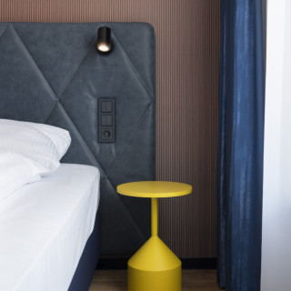 𝗛𝟮 𝗚𝗨𝗘𝗦𝗧𝗥𝗢𝗢𝗠
The guest rooms at the H2 Hotel Erfurt combine classic brand elements with location-specific details.
Design by Kitzig Interior Design
#kitzigdesignstudios #kitziginteriordesign #interiordesign #hoteldesign #luxuryhotel #hotelroomgoals #moderninterior #hotelinteriors #boutiquehotel #roomwithaview #hospitalitydesign #luxuryinteriors #hotelvibes #minimalistdesign #interiorinspo