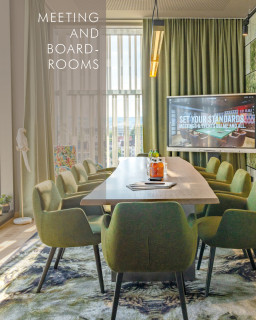 𝙈𝙀𝙀𝙏𝙄𝙉𝙂 & 𝘽𝙊𝘼𝙍𝘿𝙍𝙊𝙊𝙈𝙎
Interior design not only determines whether we feel comfortable - it can also unleash creativity, provide inspiration and stimulate communication.
Design by Kitzig Interior Design
#kitzigdesignstudios #kitziginteriordesign #interiordesign #businesspremises #office #officedesign #workspace #officeinvest #officedevelopment #officeconsulting