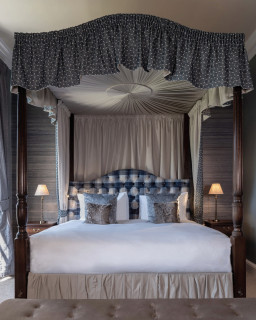 𝗦𝗖𝗛𝗟𝗢𝗦𝗦 𝗥𝗢𝗫𝗕𝗨𝗥𝗚𝗛𝗘 𝗕𝗘𝗗𝗥𝗢𝗢𝗠𝗦⁠
⁠
Each of the 20 rooms and suites in the historic main building of the SCHLOSS Roxburghe hotel has been individually designed. Floral fabric wallpaper and upholstery in a chequered look lend an individual personality and exude an unadulterated charm of nobility in every corner.⁠
⁠
Design by Kitzig Interior Design⁠
@schloss_roxburghe⁠
⁠
#kitzigdesignstudios #kitziginteriordesign #interiordesign #hotelconsulting #hotelbrand #hotelinvest #hoteldevelopment #hospitality #bedrooms #schlossroxburghe⁠
⁠