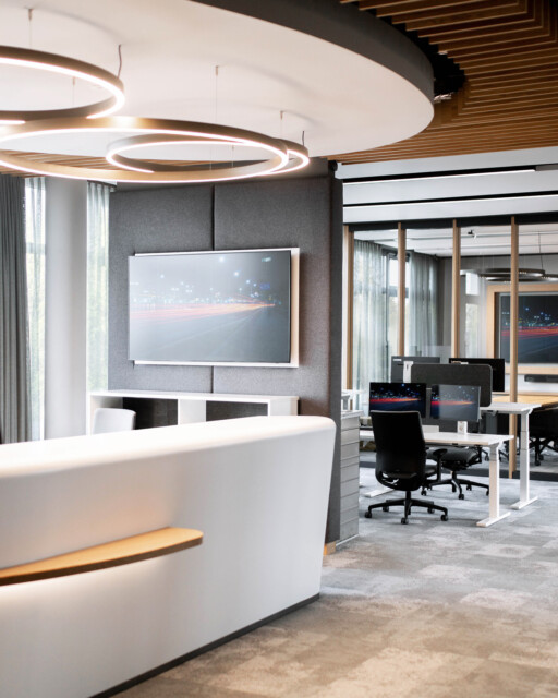 RIVERTY GROUP WORKPLACE⁠
⁠
The forward-looking office design presents flexible solutions for intelligent and innovative collaboration. In the course of digitalization and in accordance with the principles of &bdquo;New Work&ldquo;, open carrels, glazed group and conference rooms, semi-glazed free-standing round boxes and classic open-space workplaces were designed - all in the spirit of the creative economy, with state-of-the-art technology and intelligent equipment.⁠
⁠
#kitzigdesignstudios #kitziginteriordesign #interior #officedesign #newwork #design #interiordesign #officespace #workspace #officedecor #officefurniture #workplace #headquartersinterior