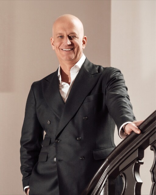 GZ Interview: A jewellery store needs a soul.⁠
⁠
Olaf Kitzig in conversation with Goldschmiede Zeitung one of Europe's leading voices in luxury retail. Swipe to read.⁠
⁠
⁠
#KitzigDesignStudios #OlafKitzig #GoldschmiedeZeitung #RetailDesign #JewelleryDesign #LuxuryInteriors #DesignBeyondBoundaries #Minden⁠