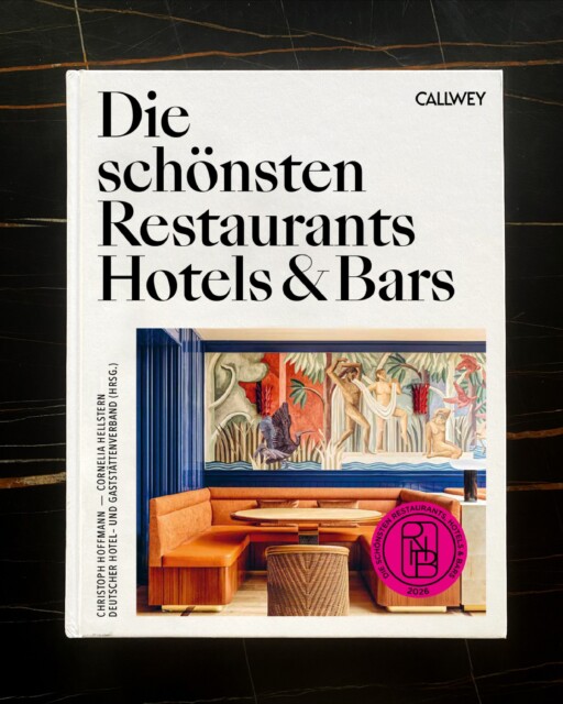 LA VIE by Thomas B&uuml;hner, D&uuml;sseldorf. Featured in Callwey: Die sch&ouml;nsten Restaurants, Hotels & Bars 2026.⁠
⁠
A space designed to disappear, so everything else could speak.⁠
⁠
Art by Stohead on the walls. A wine lounge at the entrance. A green marble table at the back where the evening ends in sweetness. And in between, 32 seats where French technique meets Asian soul.⁠
⁠
When the view outside isn't ready, you design a room that makes you forget there ever was one.⁠
⁠
#KitzigDesignStudios #LaVieByThomasB&uuml;hner #Callwey #RestaurantDesign #HospitalityDesign #InteriorDesign #DesignBeyondBoundaries #Duesseldorf #FineDining #LuxuryInteriors #michelin⁠