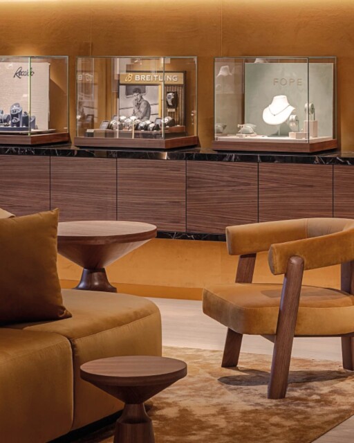 Juwelier Mayer Starnberg⁠
⁠
The interior concept for the jewelry store at Lake Starnberg combines luxurious elegance with a warm, residential atmosphere. Inspired by the natural surroundings and color palette of the lake.⁠
⁠
Photography: Gabriel B&uuml;chelmeier⁠
⁠
#KitzigDesignStudio #KitzigIdentities #Juwelier ⁠