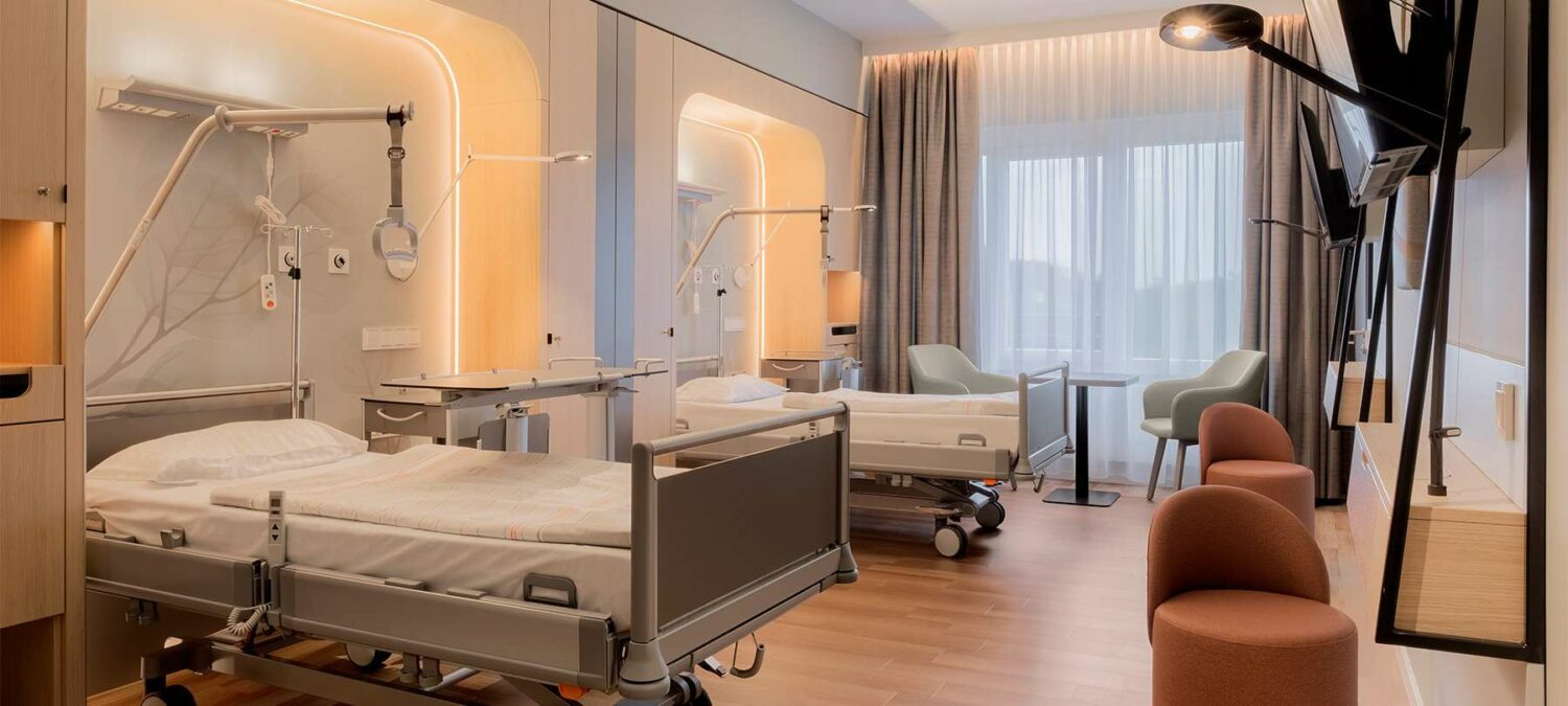 Helios Privatkliniken — Healing Architecture Konzept mit Hotelcharakter