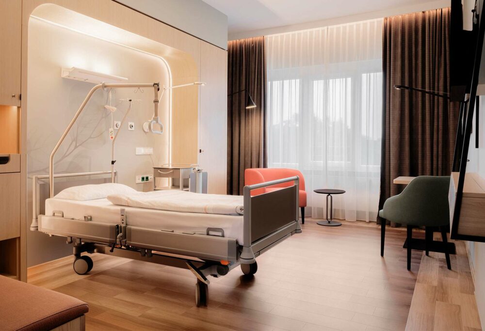 Helios Privatkliniken — Healing Architecture Konzept mit Hotelcharakter