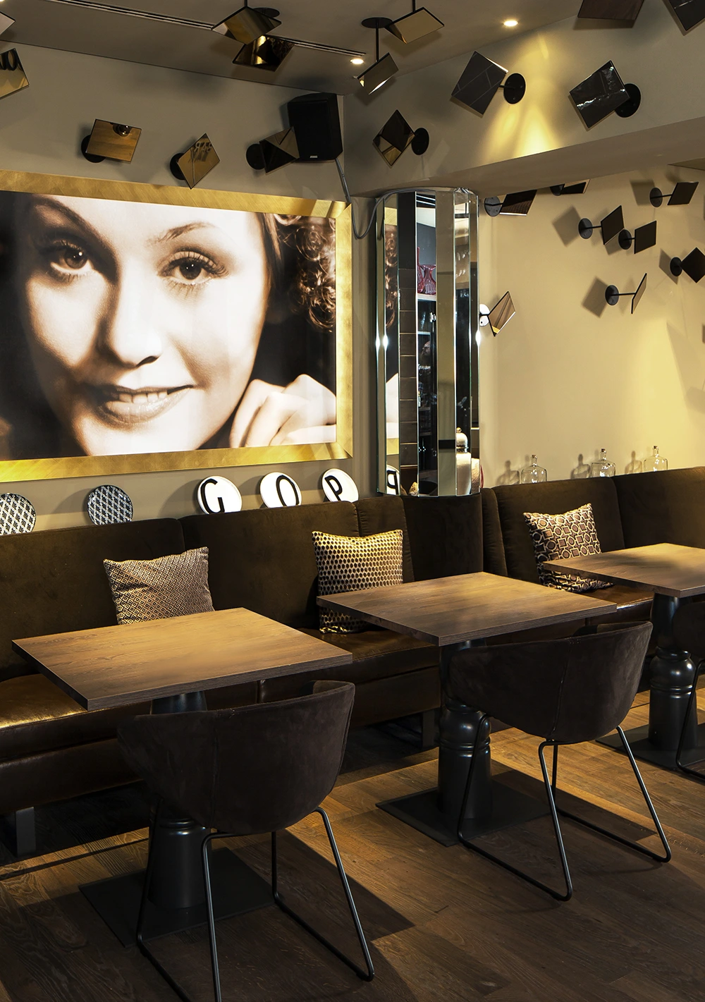 GOP Variet&eacute; Theater &mdash; Selection, DE