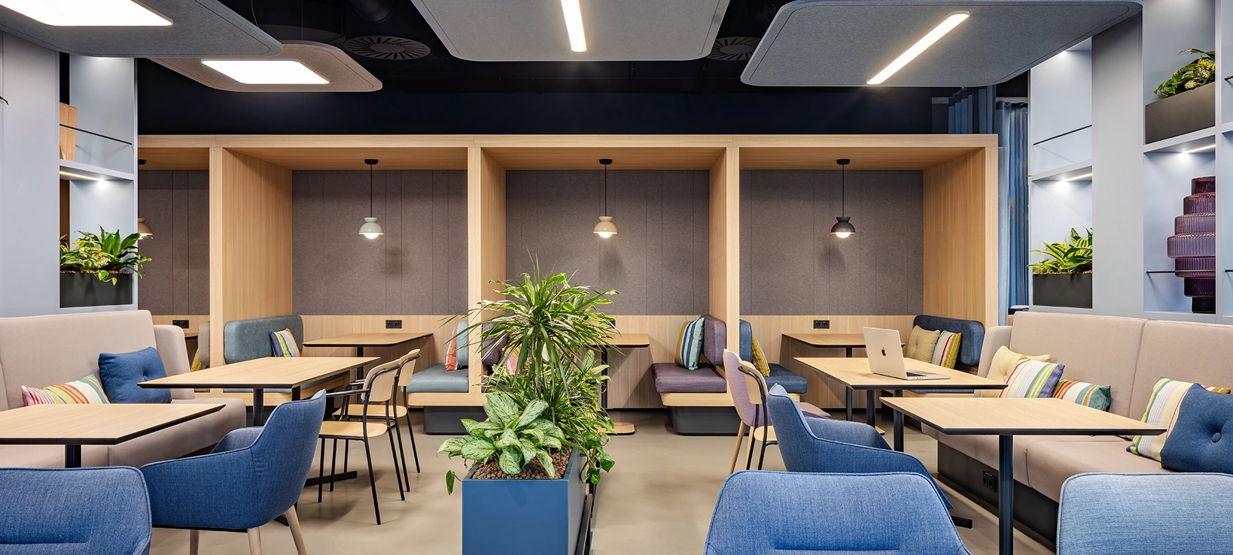 Ecclesia Firmenzentrale — Bistro — Detmold, DE