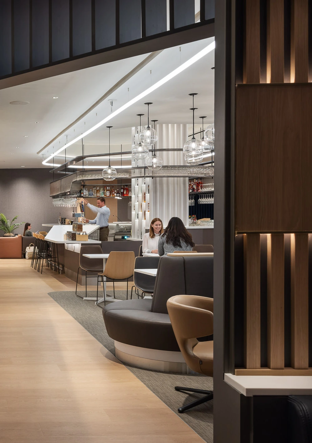 Lufthansa Lounges &mdash; international & national selection DE, GB, IT, US